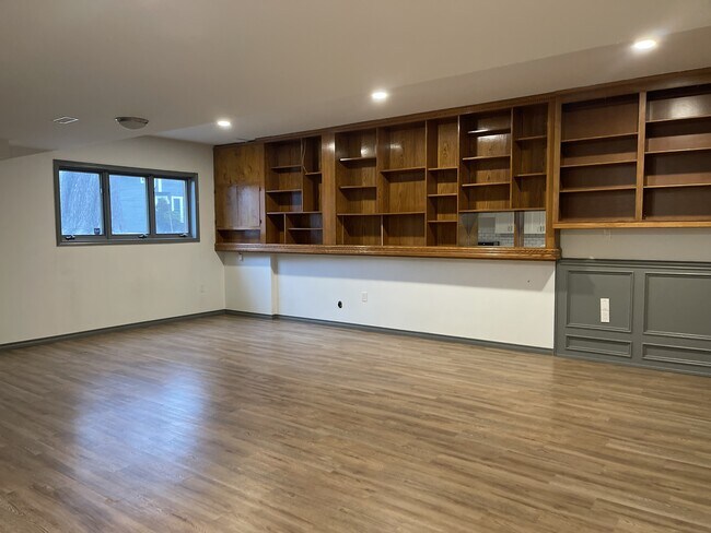 Photo - 194 Christina St S Unit 4