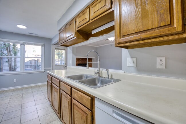 Photo - 5540 Finespun Last