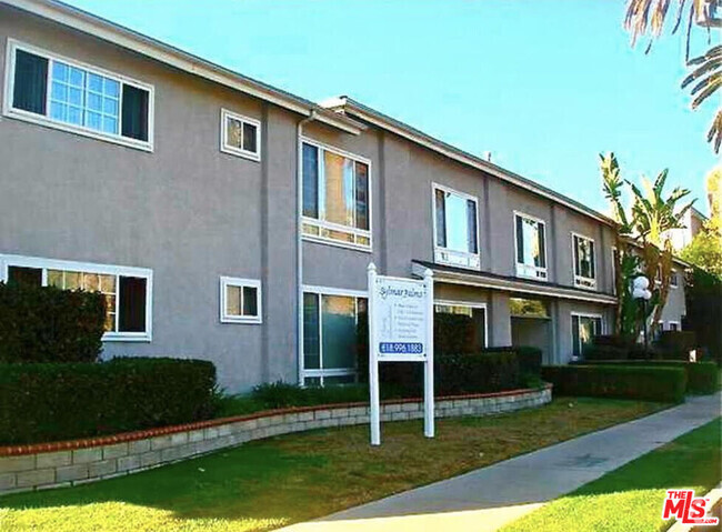 Building Photo - 4555 Sylmar Rental