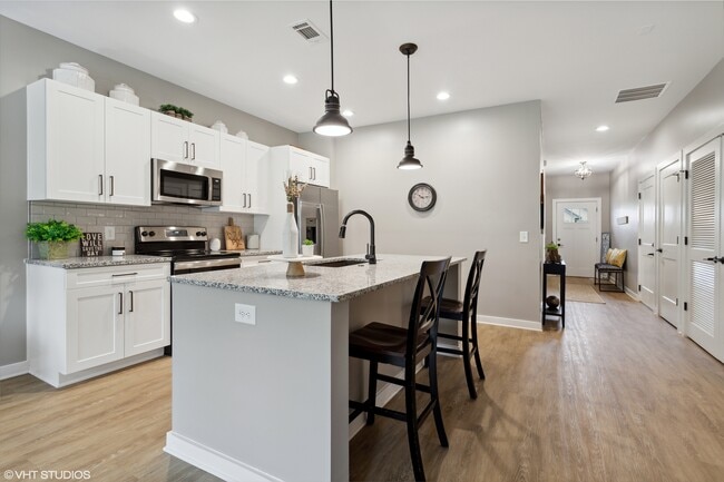 Building Photo - The Phoenix at Dallas Rental