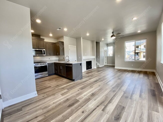 Photo - Petrosa Townhouse 3 BR - 2 ½ BA w/ loft