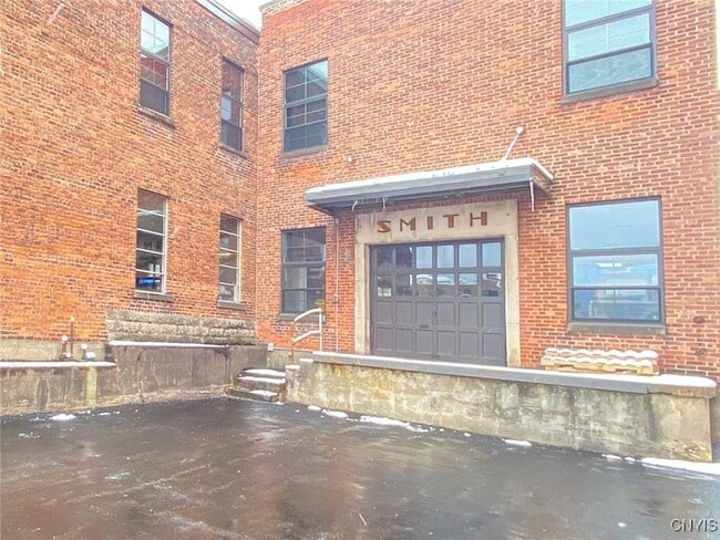Photo - 412 Main St