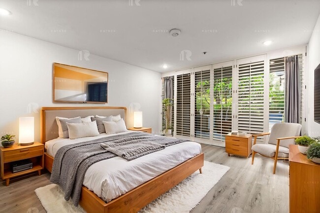 Photo - (Ellie:B) Promenade West – Unit #208 Unit 880 #208