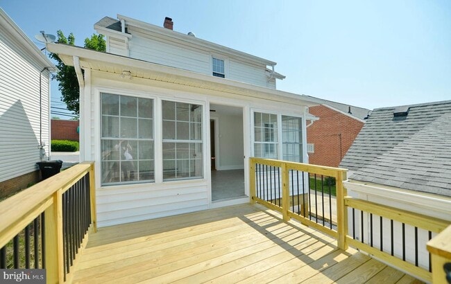 Photo - 31 W Whitlock Ave