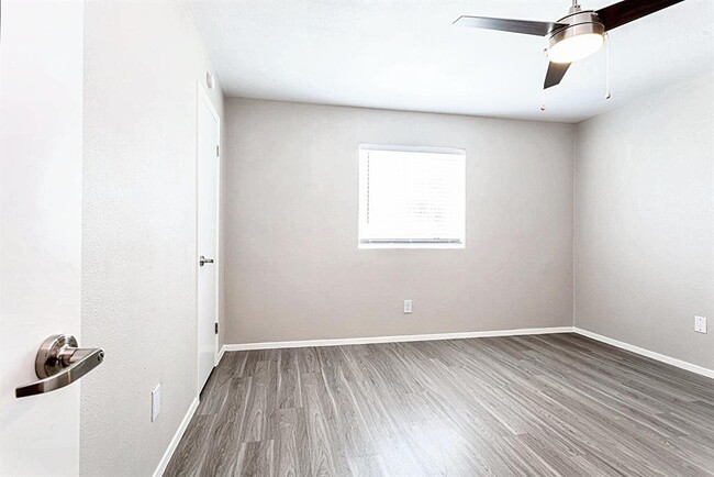 Photo - 3138 Manor Rd Unit 105