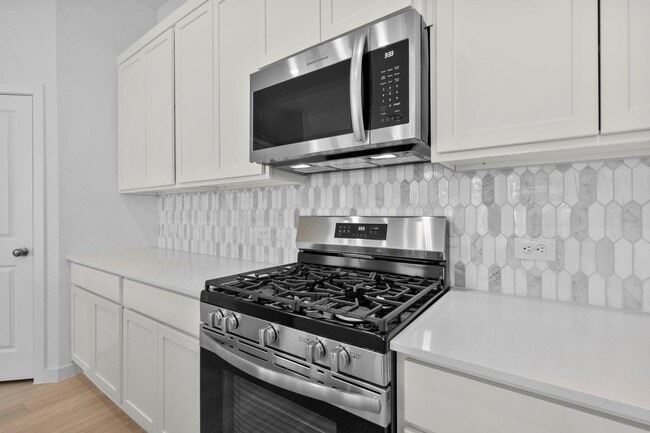 Building Photo - 2716 Pne Blf Dr