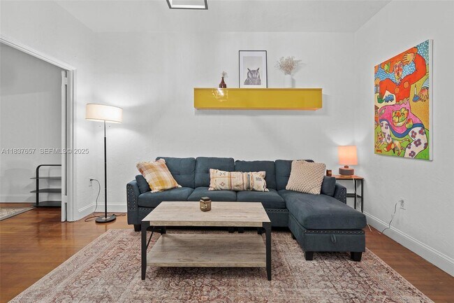 Building Photo - 1211 Pennsylvania Ave Unit A1