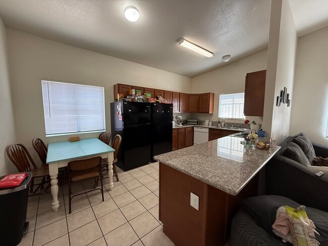 Photo - 802 E Lester St Unit 2 Bed / 2 Bath Near UofA