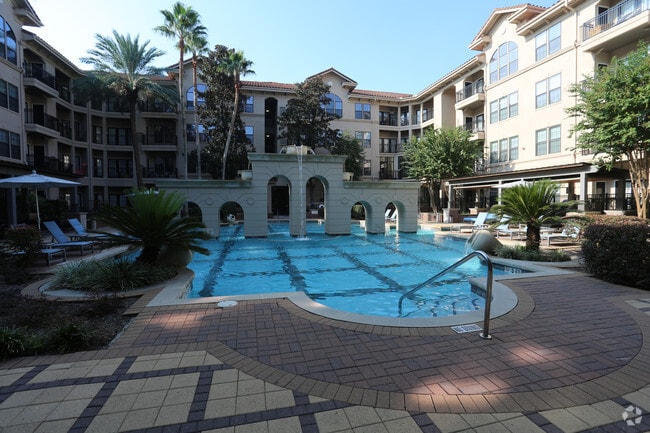 Photo - The Circle at Hermann Park Apartments
