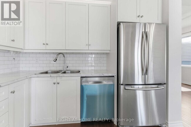 Photo - 432 Meadowbreeze Dr