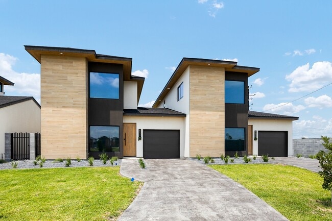 Building Photo - 706 B St Unit B