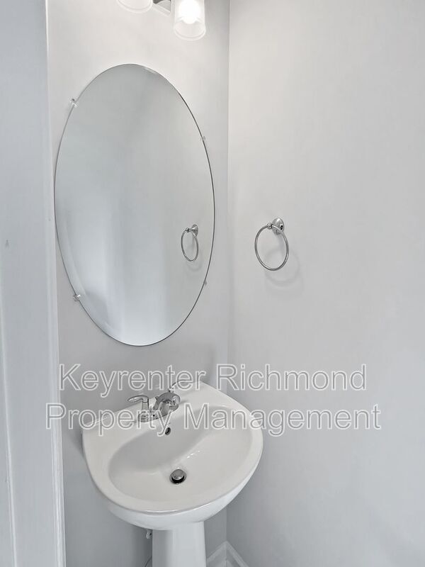 Photo - 719 McCormick Farm Dr Unit A