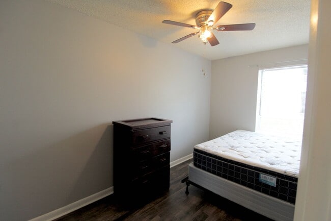 Photo - 1380K Hunters Road