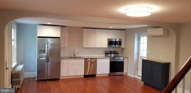 Building Photo - 473 Freemont St