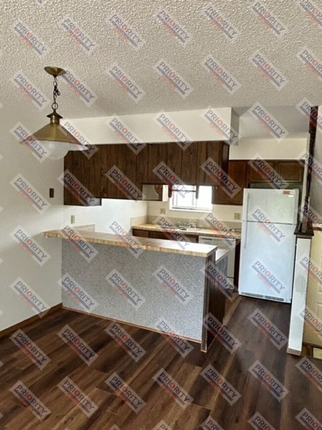 Photo - 2 bedroom, 1.5 bath 922 sqft