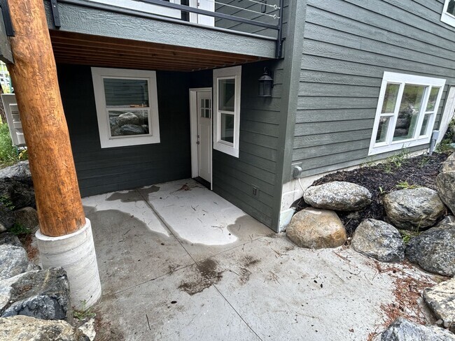 Building Photo - 131 Clothier Ln Unit B Rental