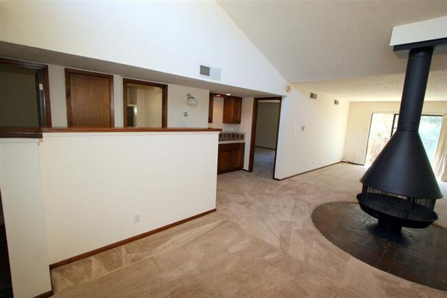 Photo - 830 Live Oak Rd NE