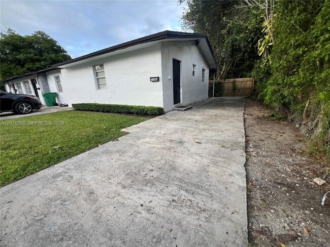 Building Photo - 3102 SW 10th St Unit 3104A