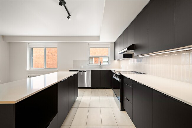 Building Photo - 1375 Crois Sherwood