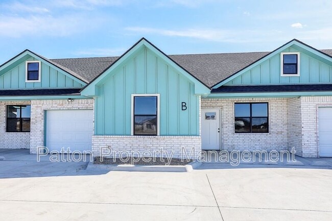 Building Photo - 13771 Periwinkle Dr