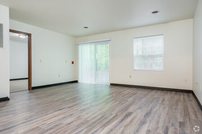 3BR, 1BA - 1,110SF - Living Room