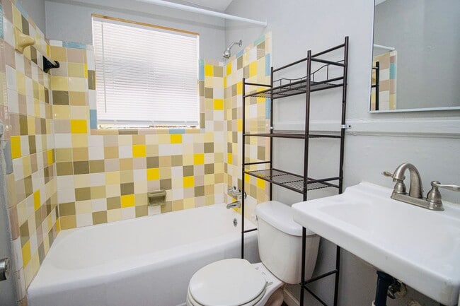 Photo - Bright & Convenient 2 Bedroom, 1 Bath in West Columbia