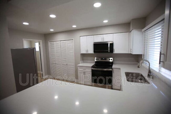 Building Photo - 10825 N 45th Ln Rental