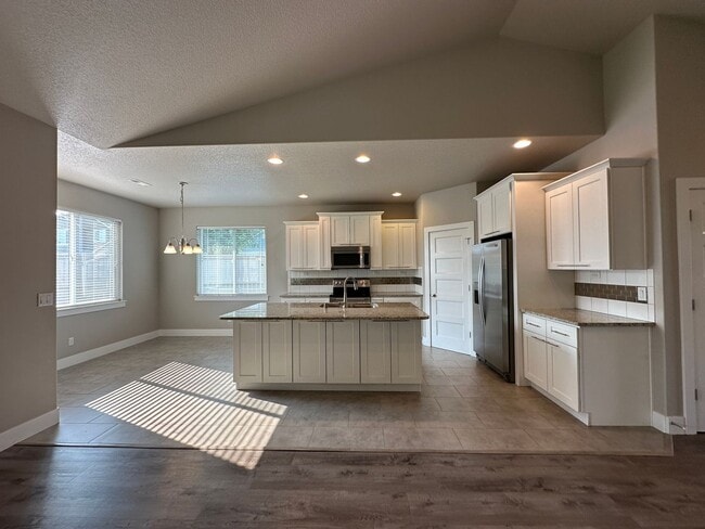 Photo - 906 N Oklahoma Pl