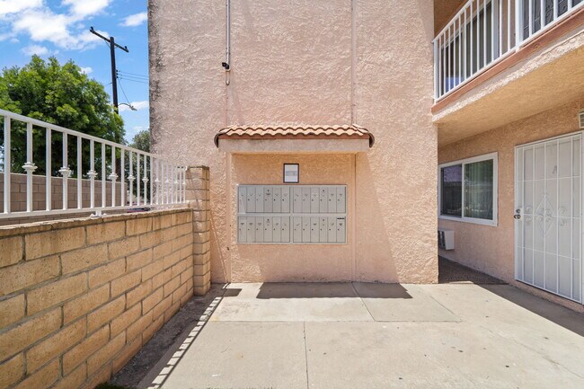 Photo - 11100 Pangborn Ave.