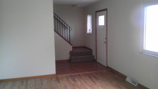Photo - 2124 Seaforth Pl