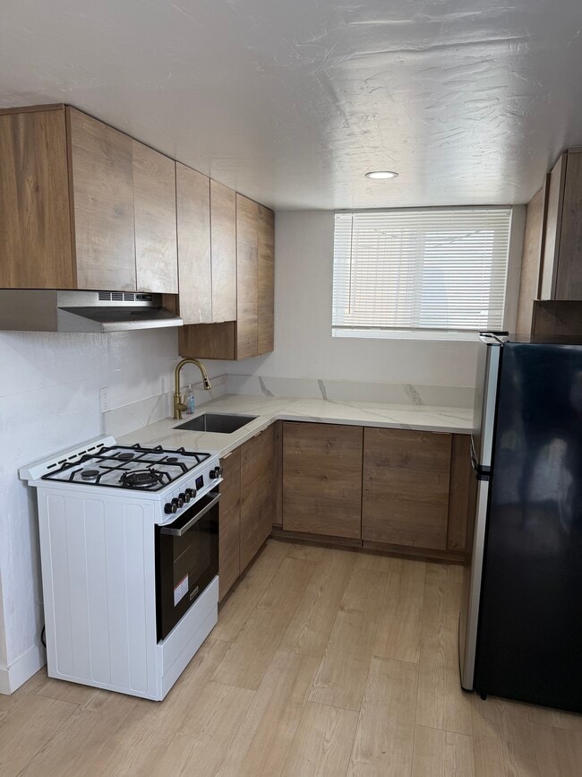 Building Photo - 5738 Meade Ave Unit 5738 Meade Ave #A