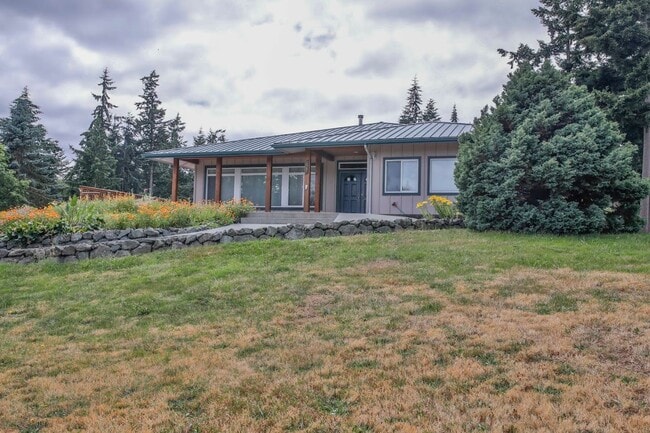 Photo - Gorgeous Home on 2.5 Acres and Pet Friendly!
