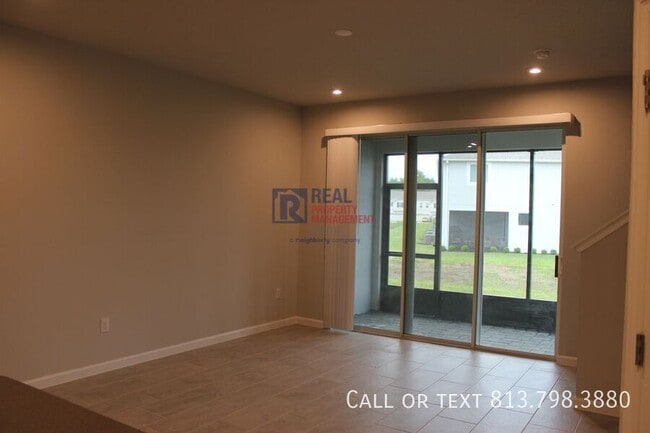 Photo - 26052 Woven Wicker Bnd