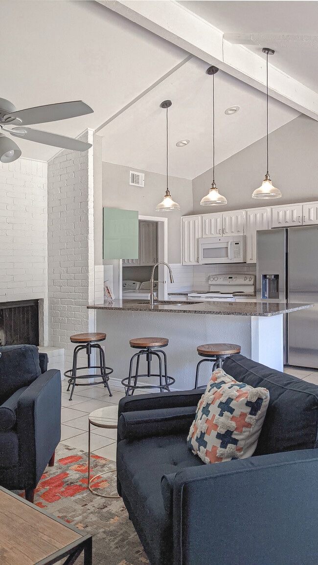 Photo - 2013 Plymouth Rock Dr