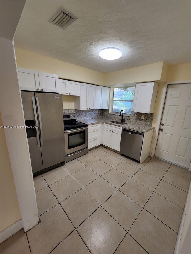 Photo - 317 NE 2nd St Unit 3