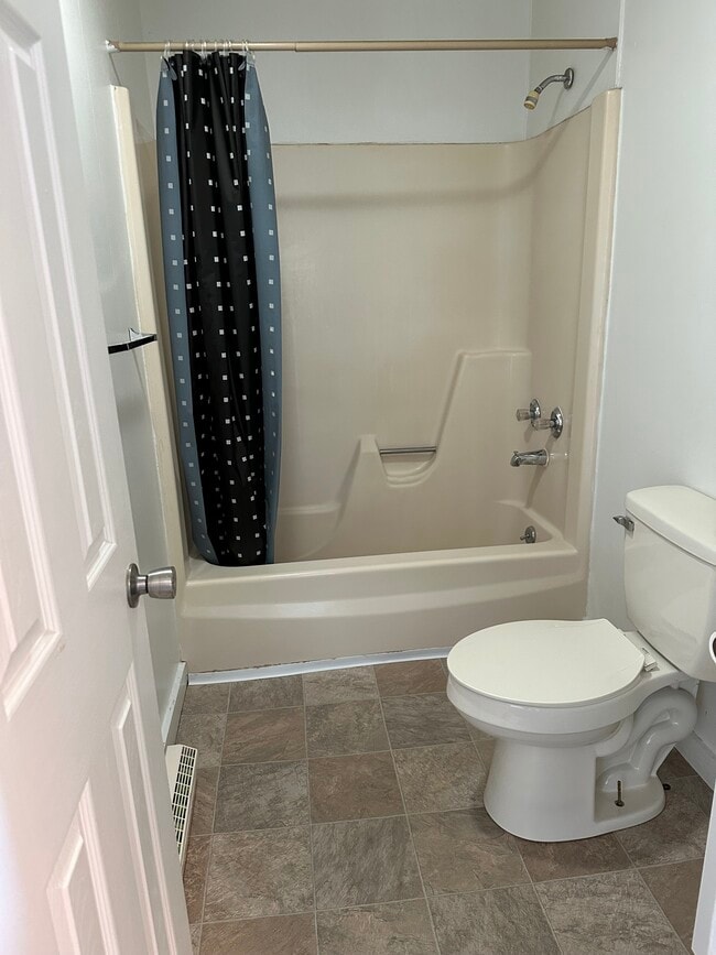 Photo - 15 LLC-10 Macomb Unit 7