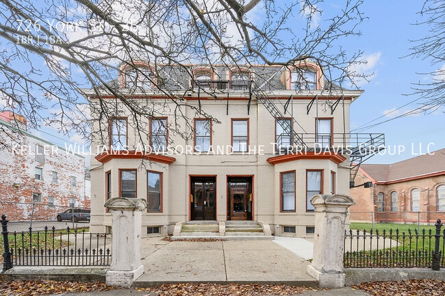 Building Photo - 726 York St Unit 2B