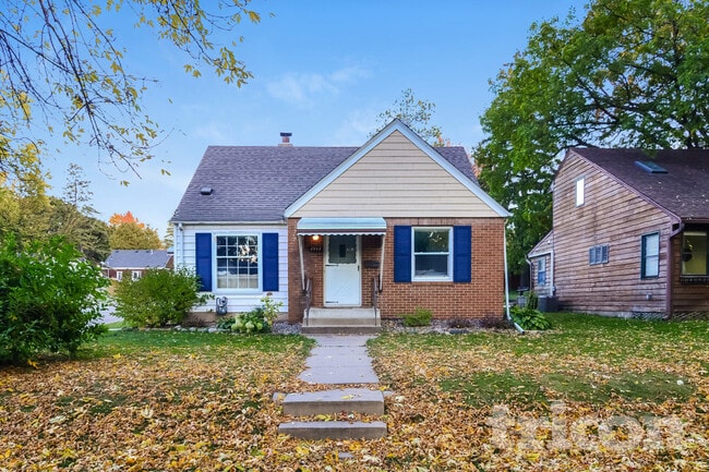 Building Photo - 2942 Zenith Ave N