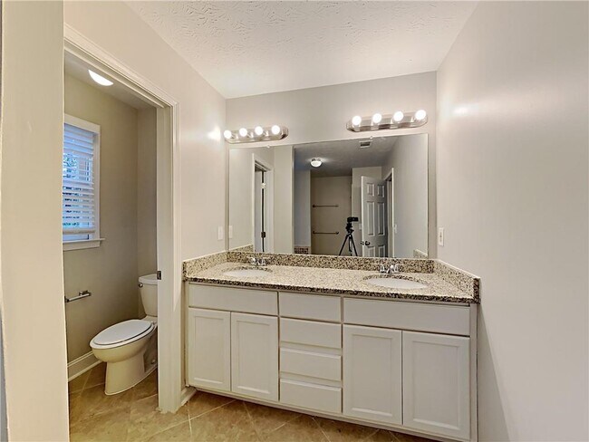 Photo - 820 Providence Dr