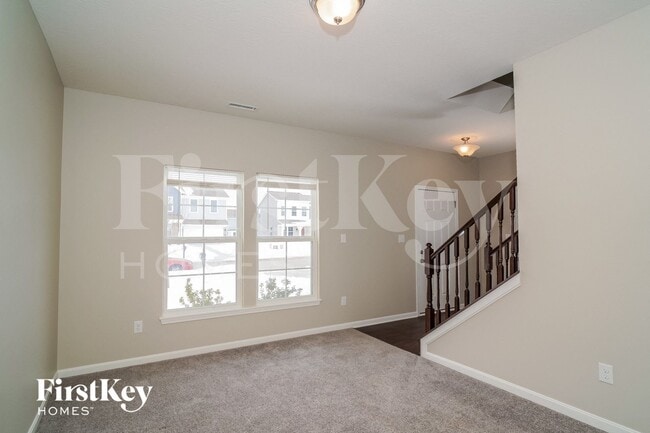 Photo - 645 Van Buren St