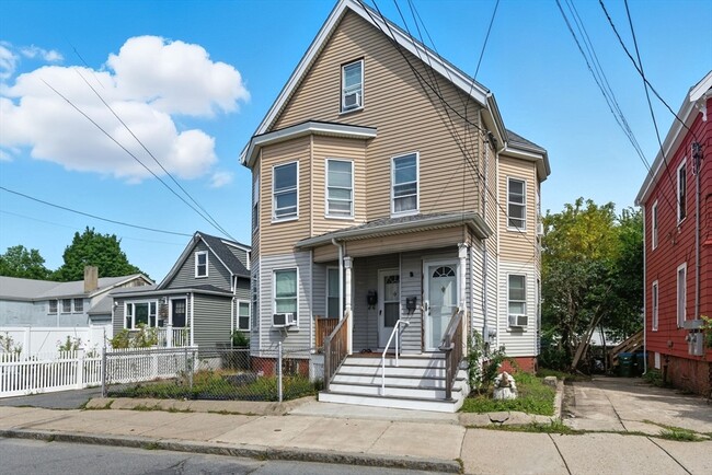 Building Photo - 26 Canal St Unit 28