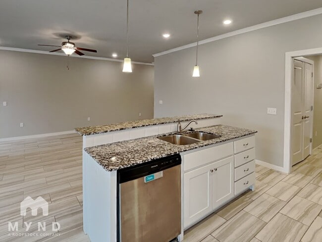 Photo - 711 Copper St