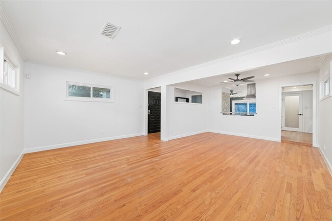 Photo - 4415 Merwin St