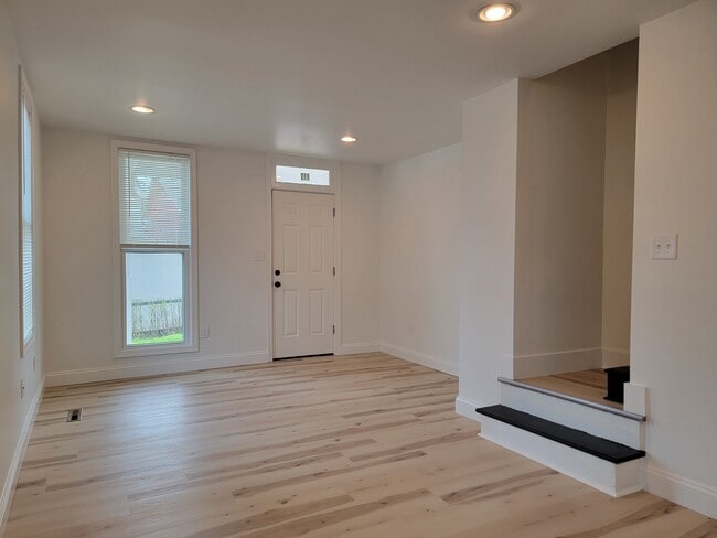 Photo - 113 E Chestnut St