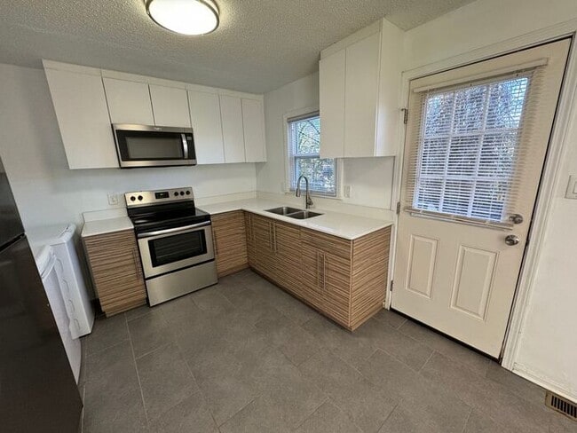 Photo - Adorable 2 Bed 1 Bath Town Home at Lupton Flats