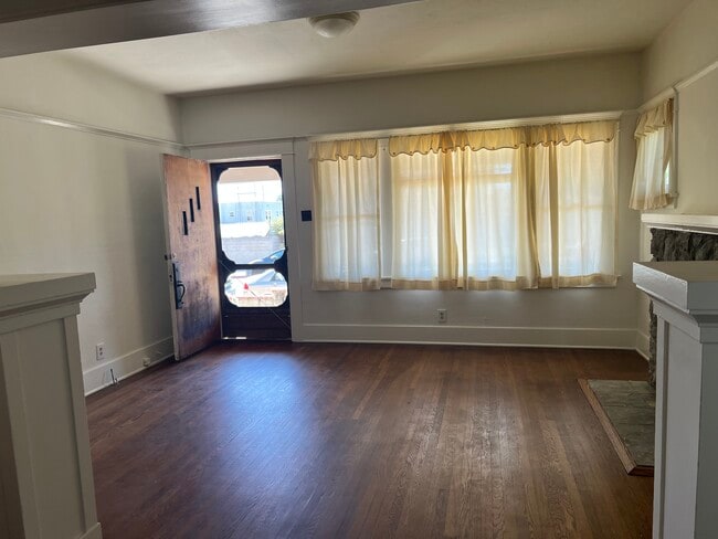 Building Photo - 640 W 16th St Unit 640 Rental