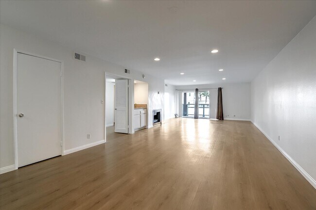 Photo - 4200 Via Dolce Unit 133