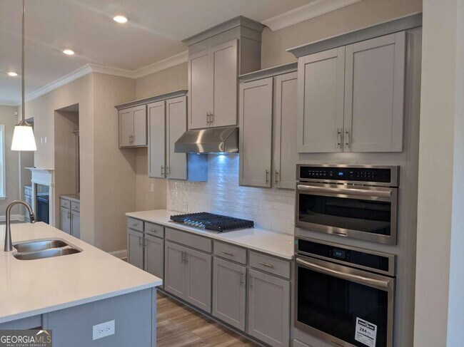 Photo - 225 Spike Trl SE