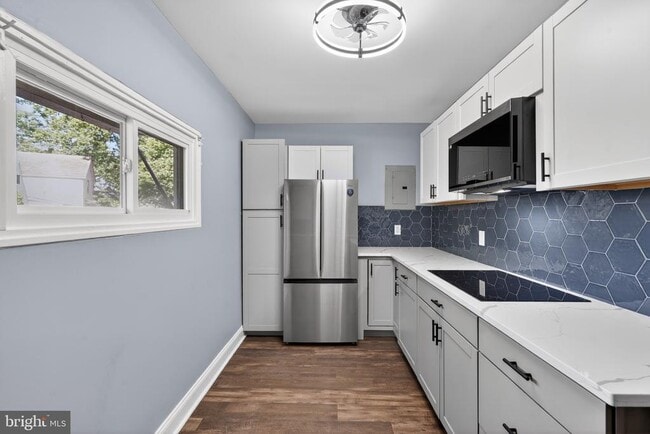 Photo - 136 5th Ave