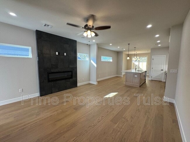 Photo - 1102 E Delmar Pl